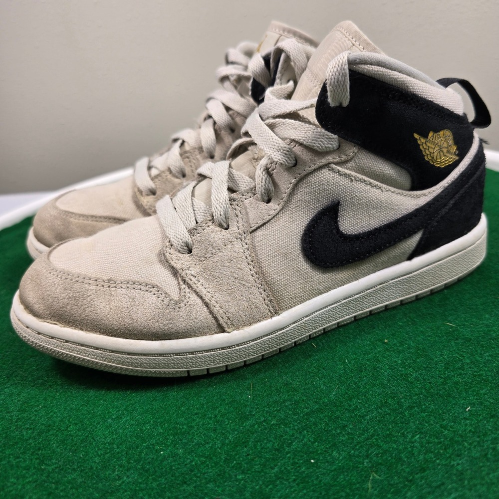 Nike Air Jordan 1 Mid Shoes‎ Kids 3Y Light Bone Metallic Gold 640734-023 
Suede